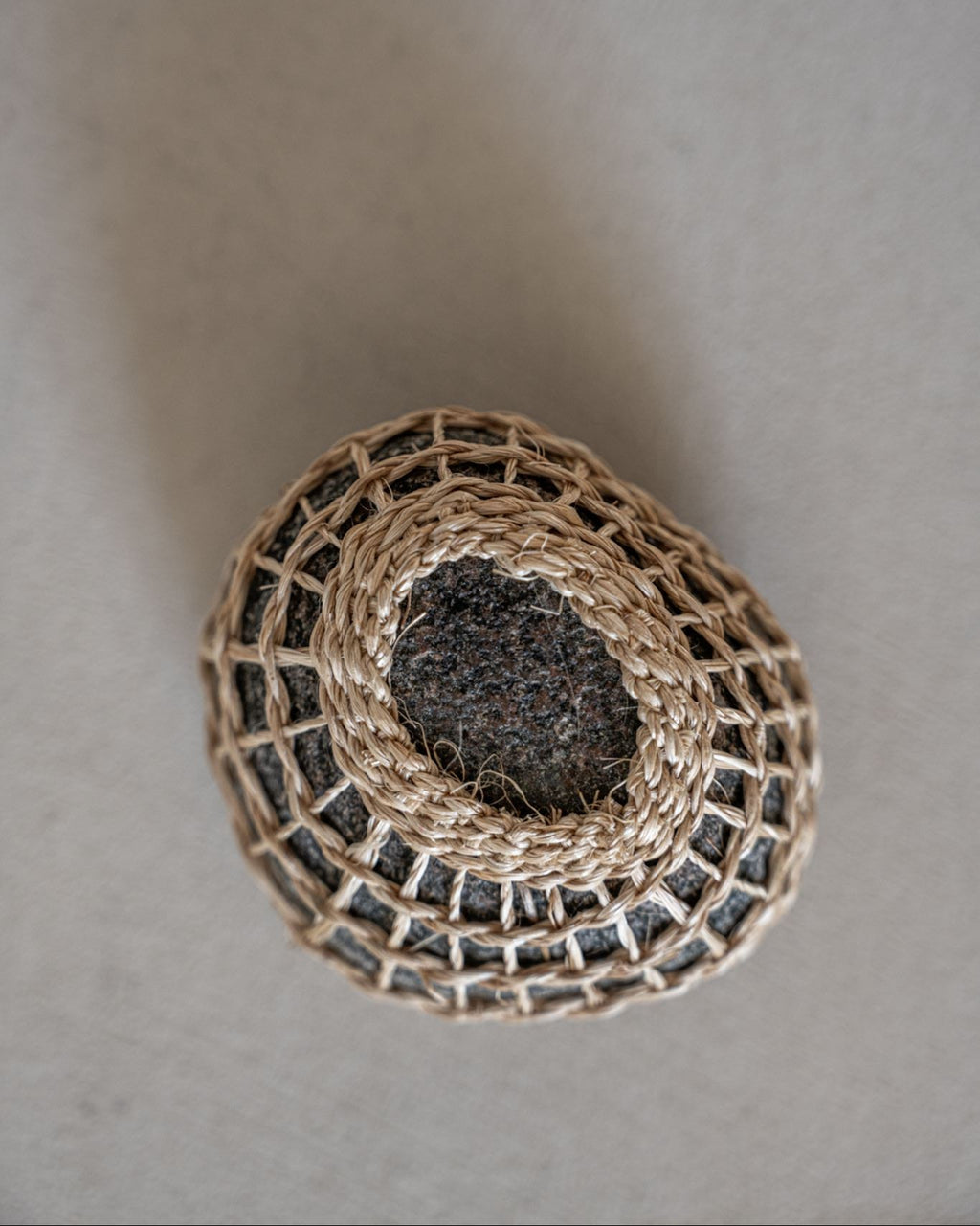 Fili, Weaved stone, 01