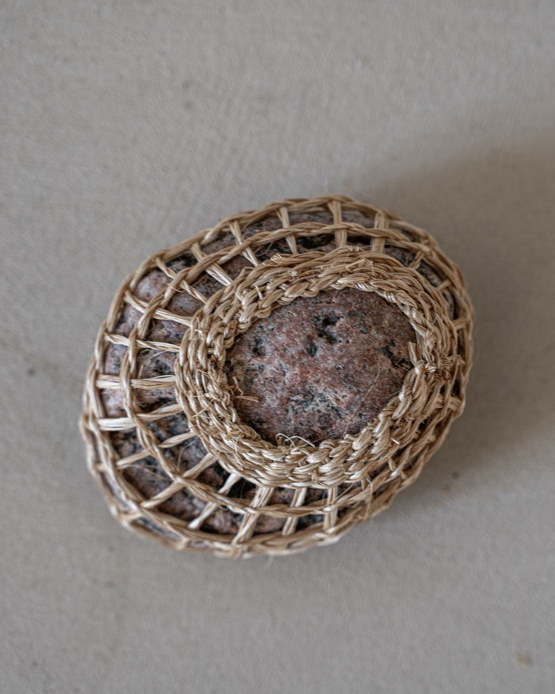 Fili, Weaved stone, 02