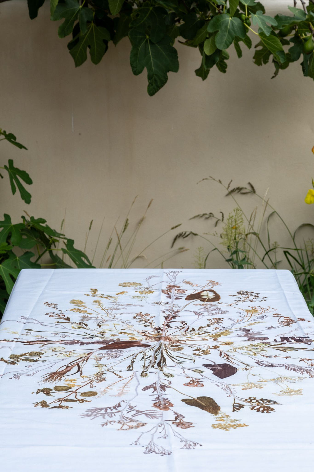 VON LINNÉ, Table Linen, Line of Leaves, Rusty Terracotta