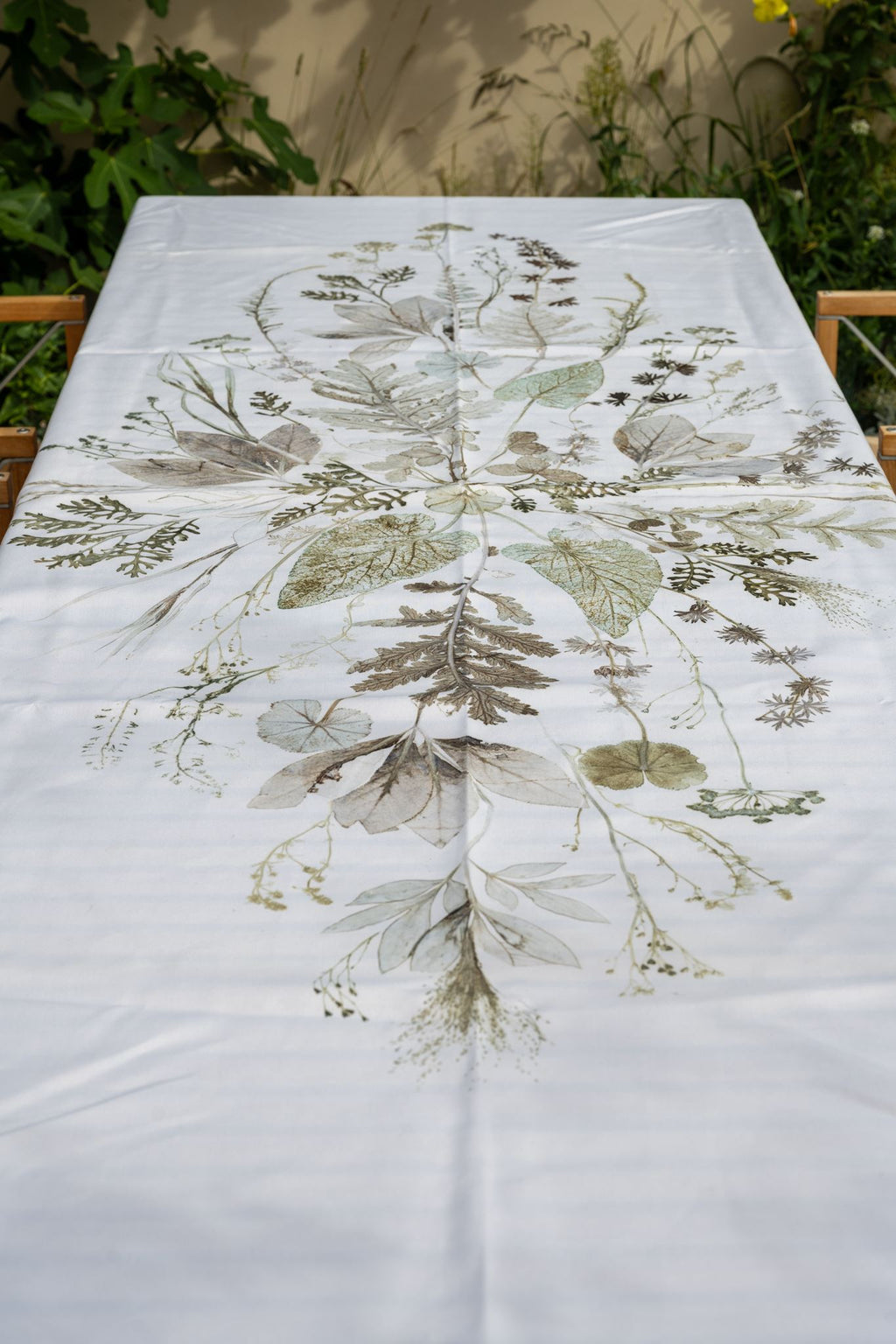 VON LINNÉ, Table Linen, Center Piece, Ghost Grey, Large