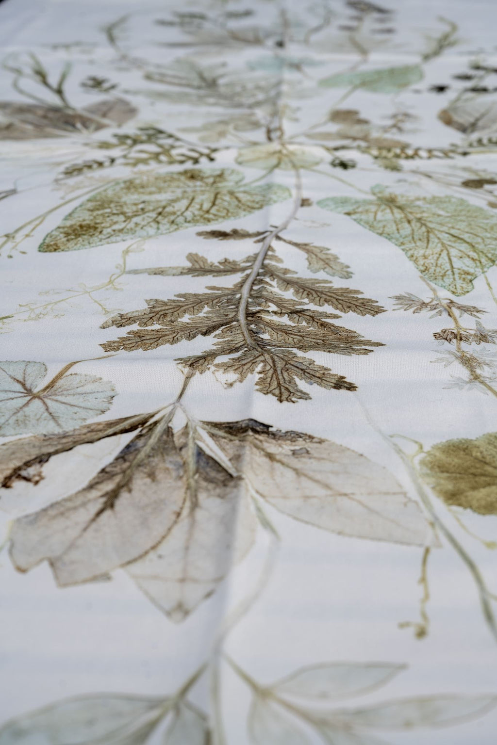 VON LINNÉ, Table Linen, Center Piece, Ghost Grey, Large