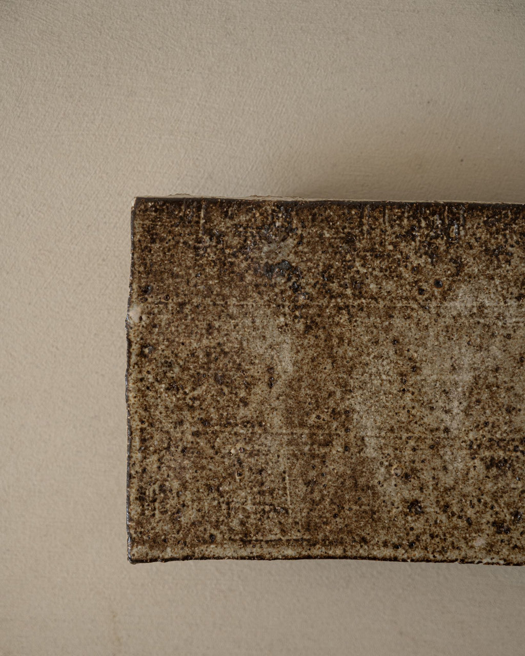 Roxy, Tray on Piedestal, Mottled Brown