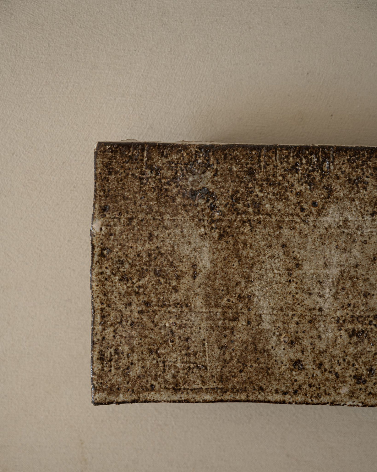 Roxy, Tray on Piedestal, Mottled Brown