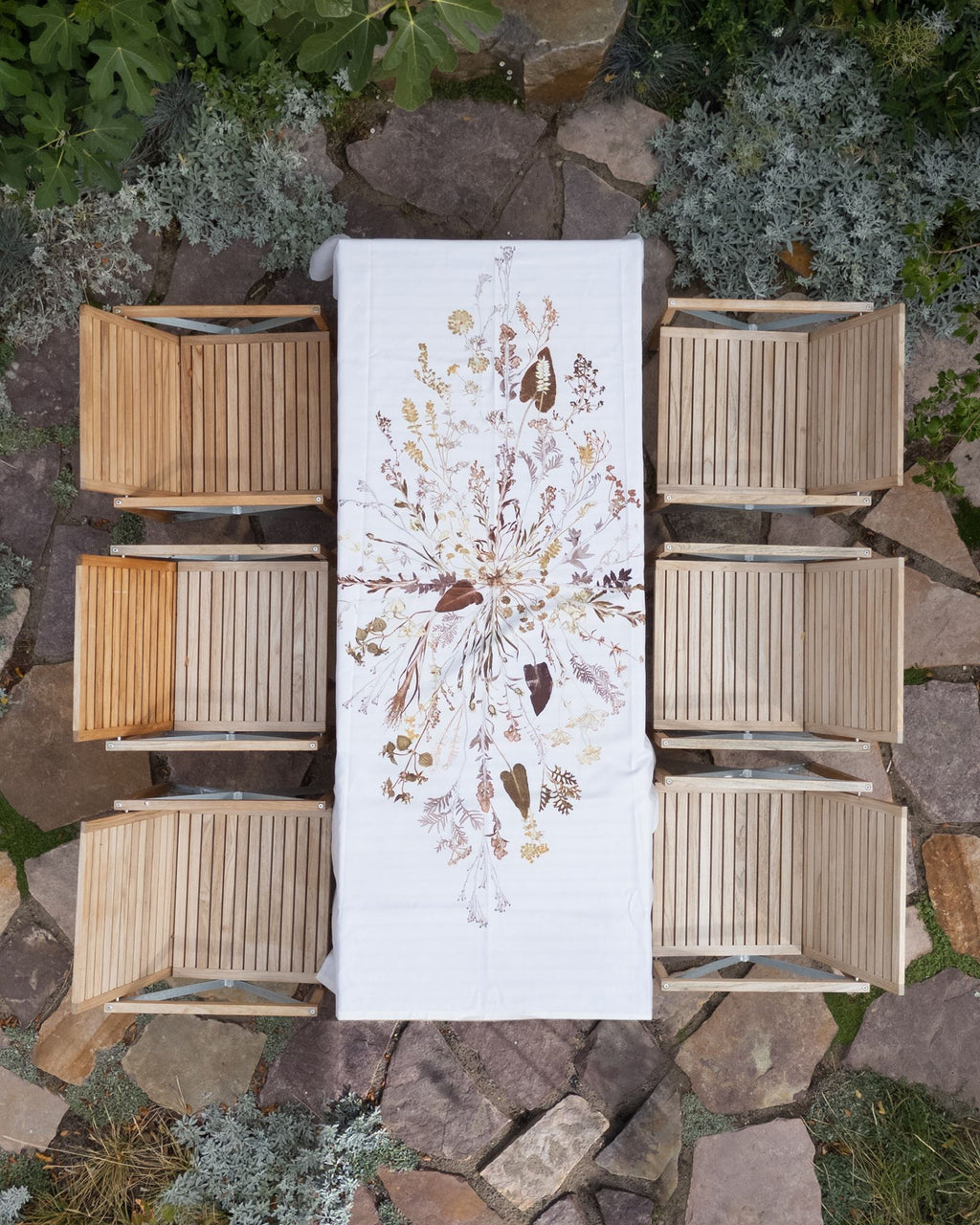 VON LINNÉ, Table Linen, Line of Leaves, Rusty Terracotta