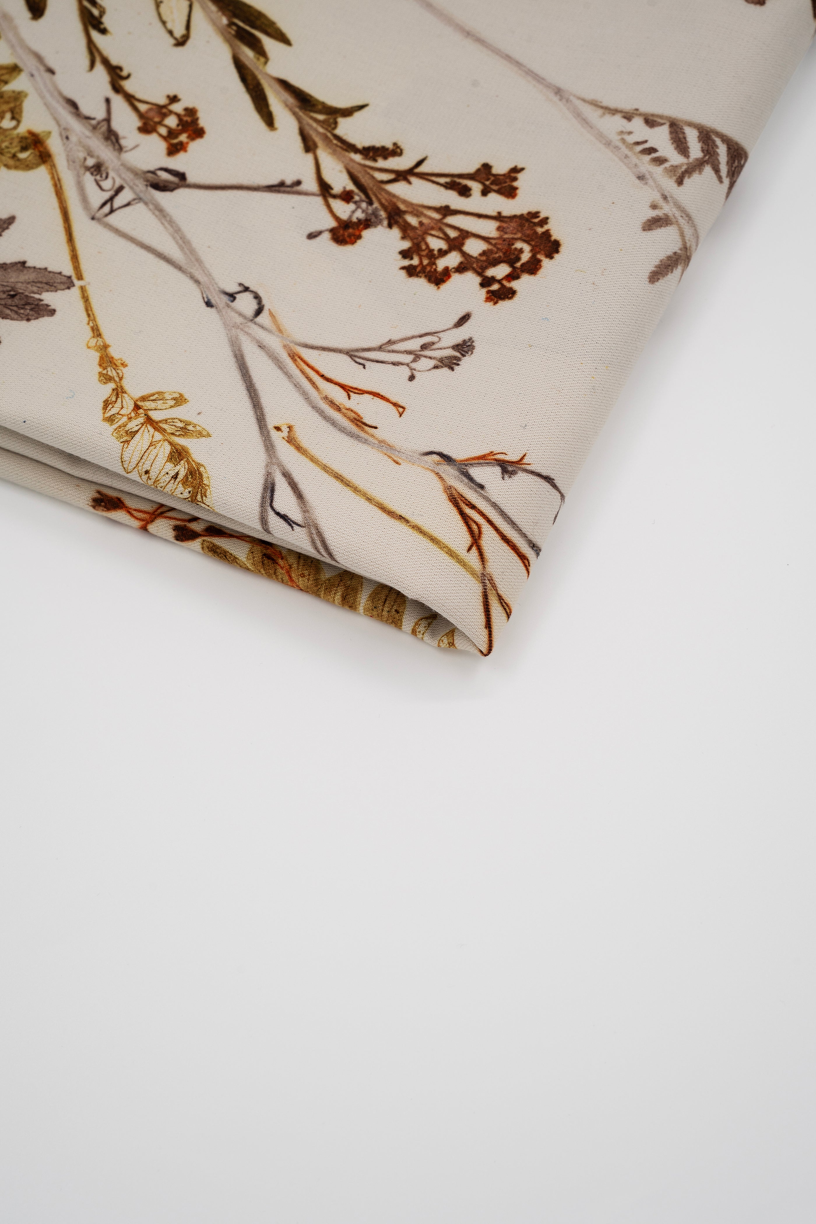 VON LINNÉ, Table Linen, Line of Leaves, Rusty Terracotta