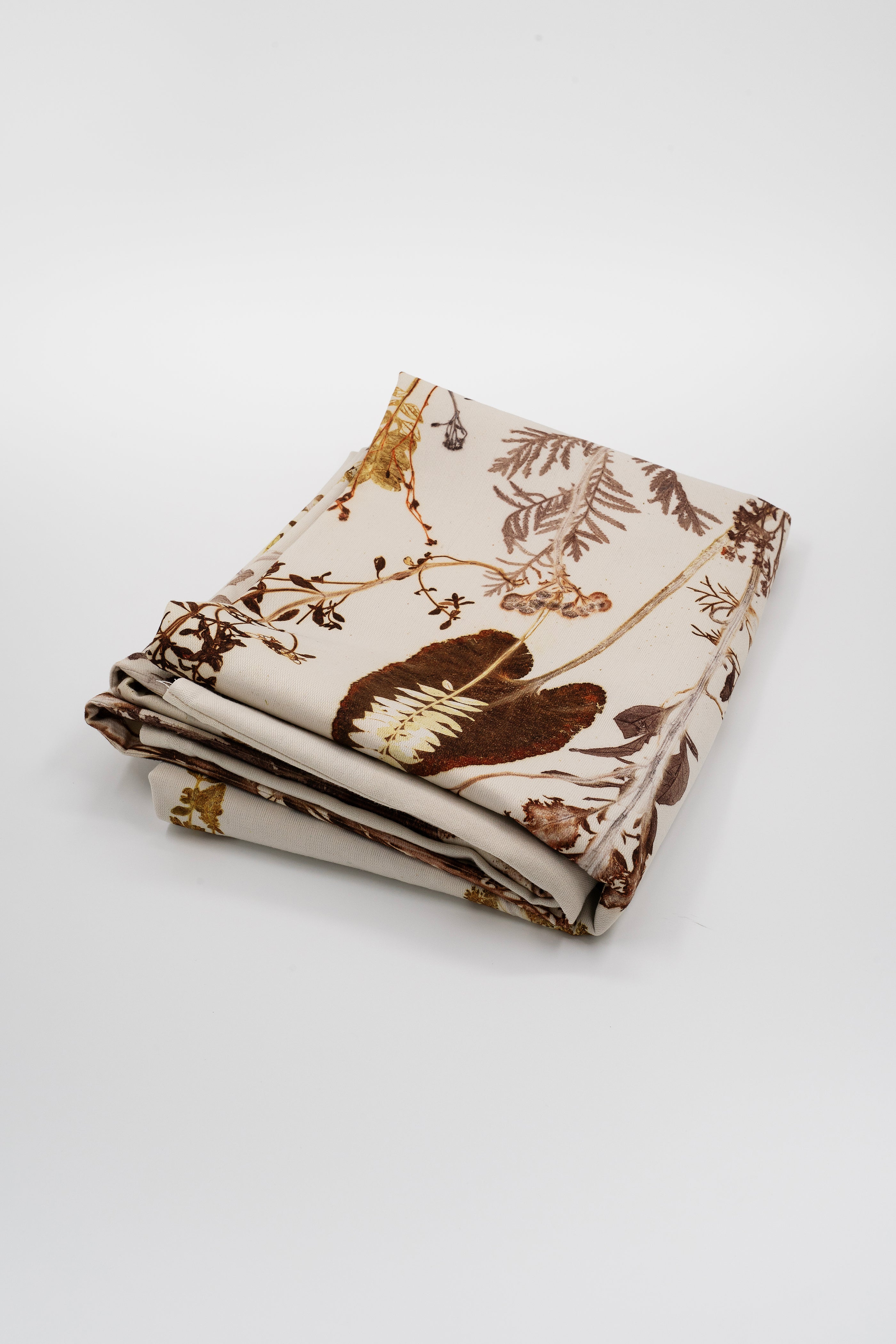 VON LINNÉ, Table Linen, Line of Leaves, Rusty Terracotta