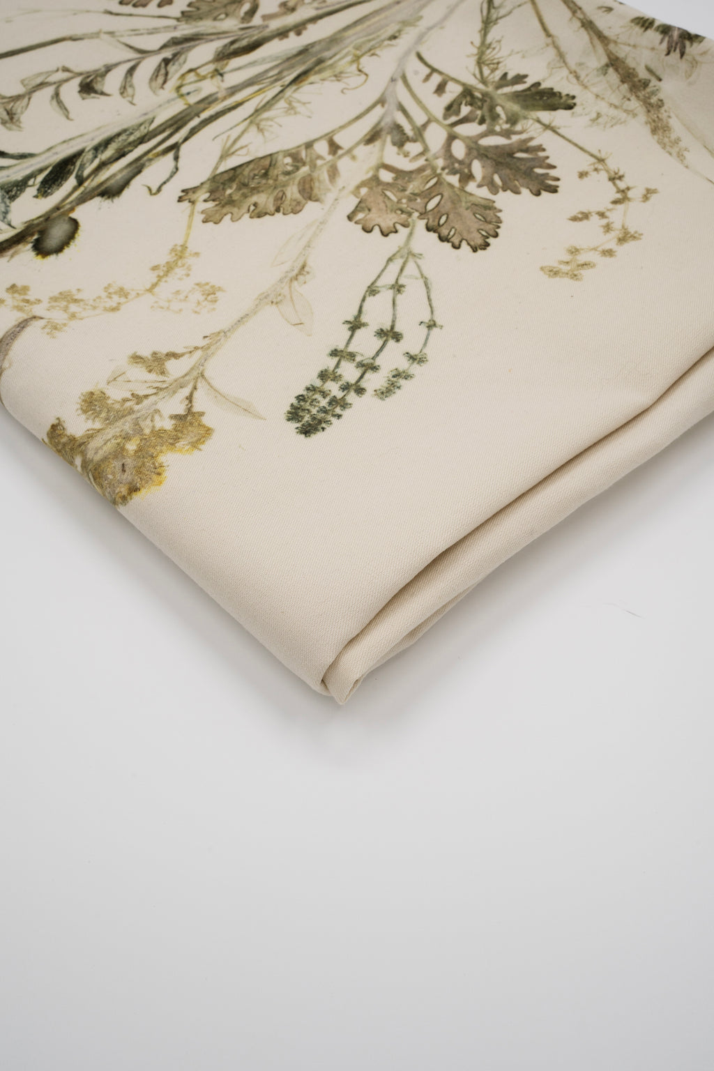 VON LINNÉ, Table Linen, Line of Leaves, Light Greyish, Large