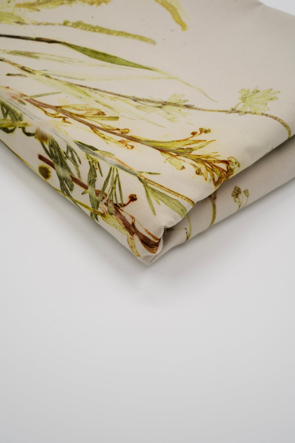 VON LINNÉ, Table Linen, Line of Leaves, Citrus Tones, Large