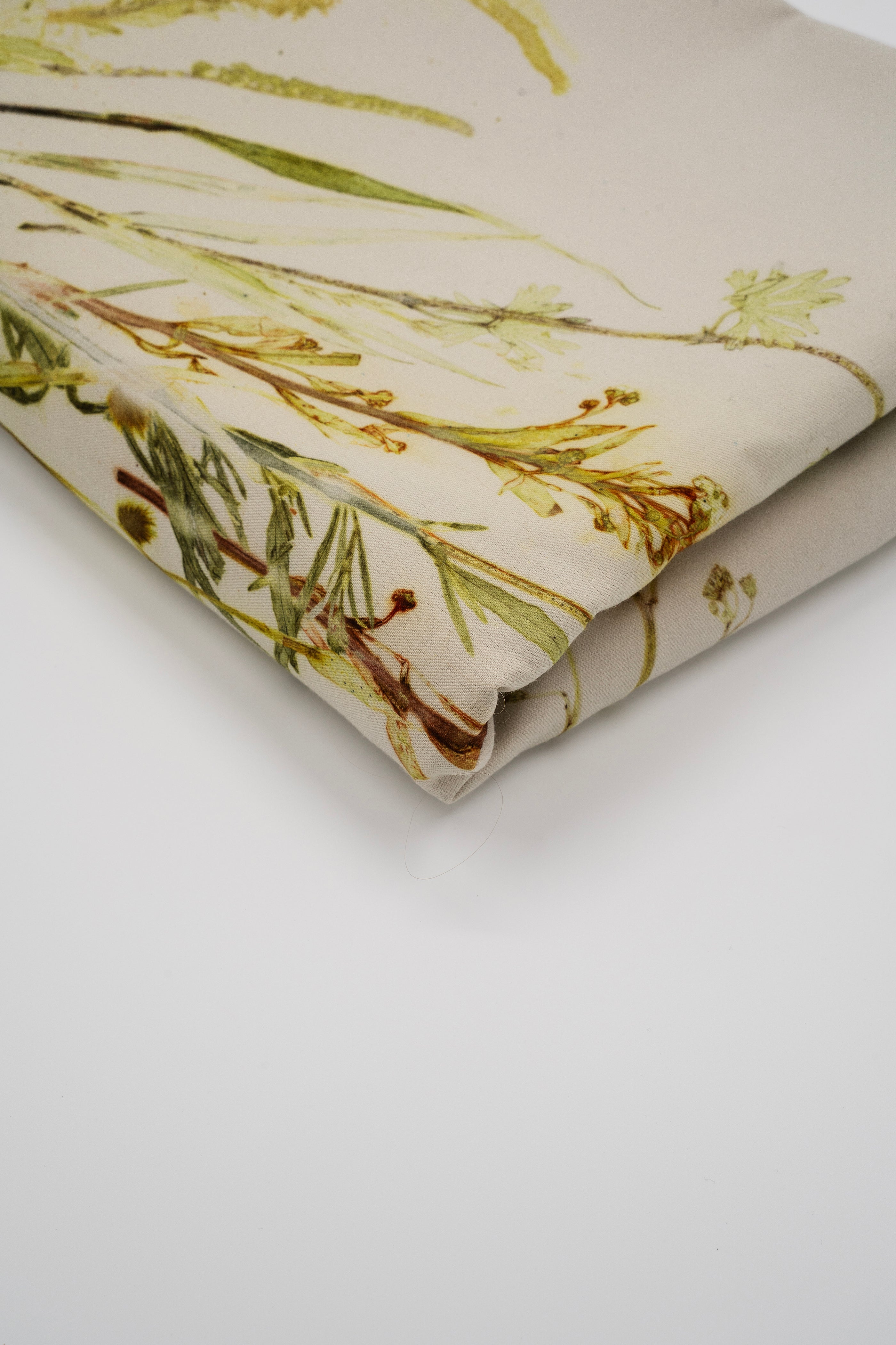 VON LINNÉ, Table Linen, Line of Leaves, Citrus Tones, Large