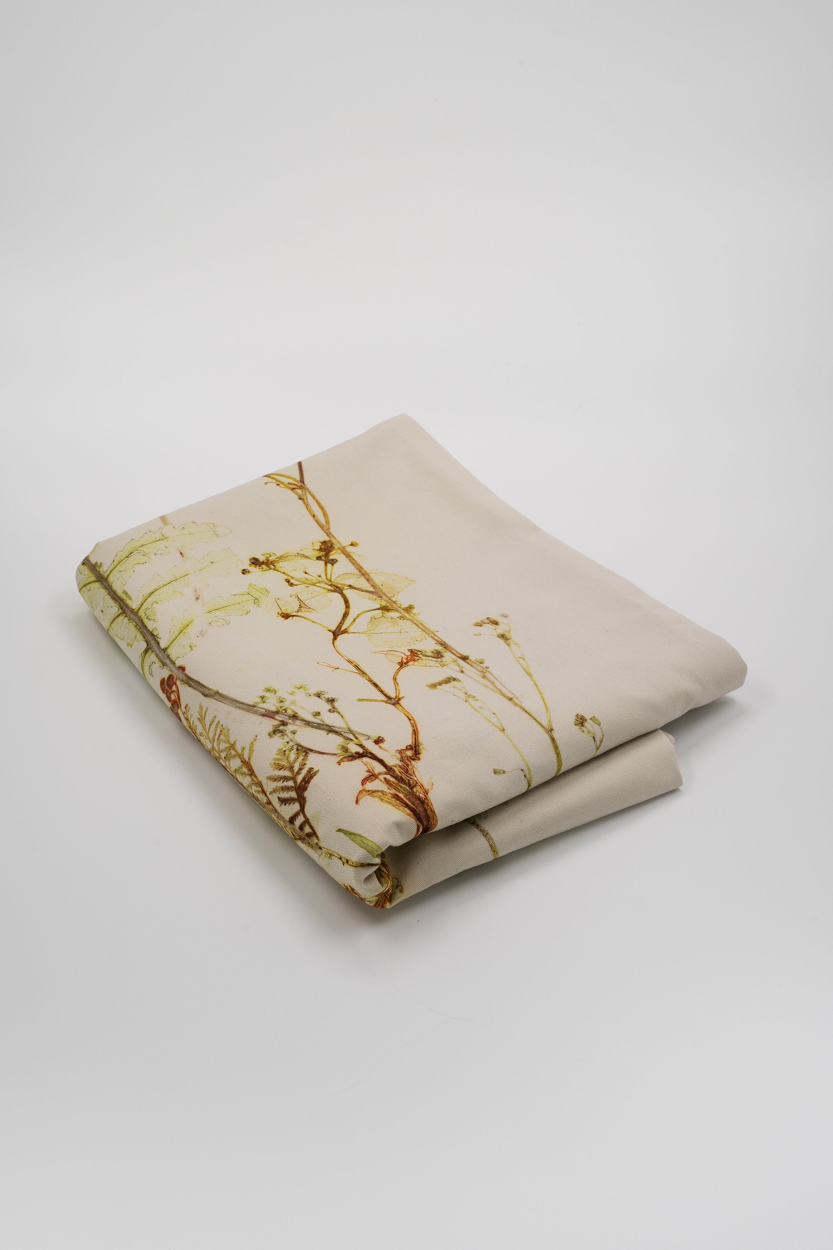 VON LINNÉ, Table Linen, Line of Leaves, Citrus Tones, Large