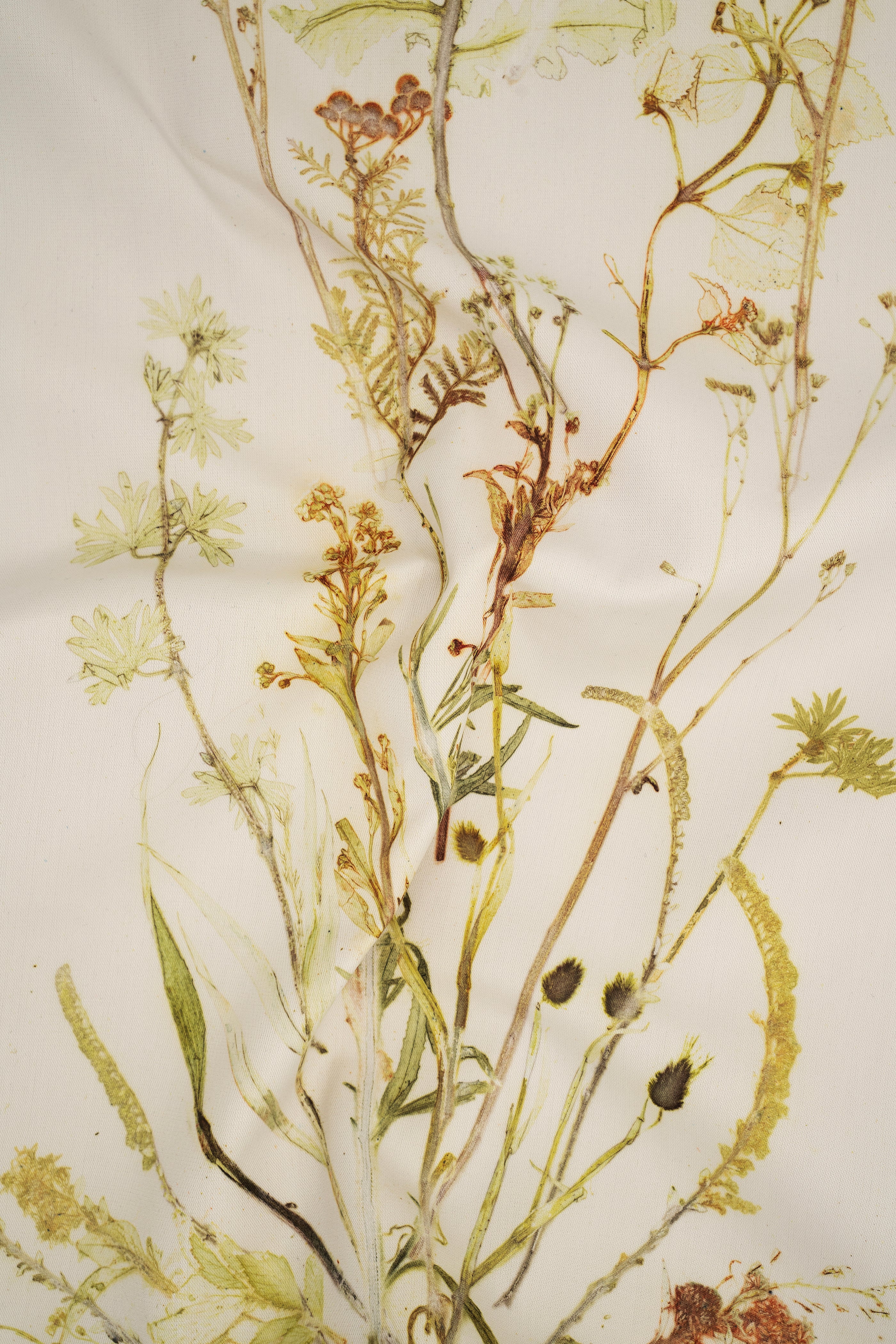 VON LINNÉ, Table Linen, Line of Leaves, Citrus Tones, Large