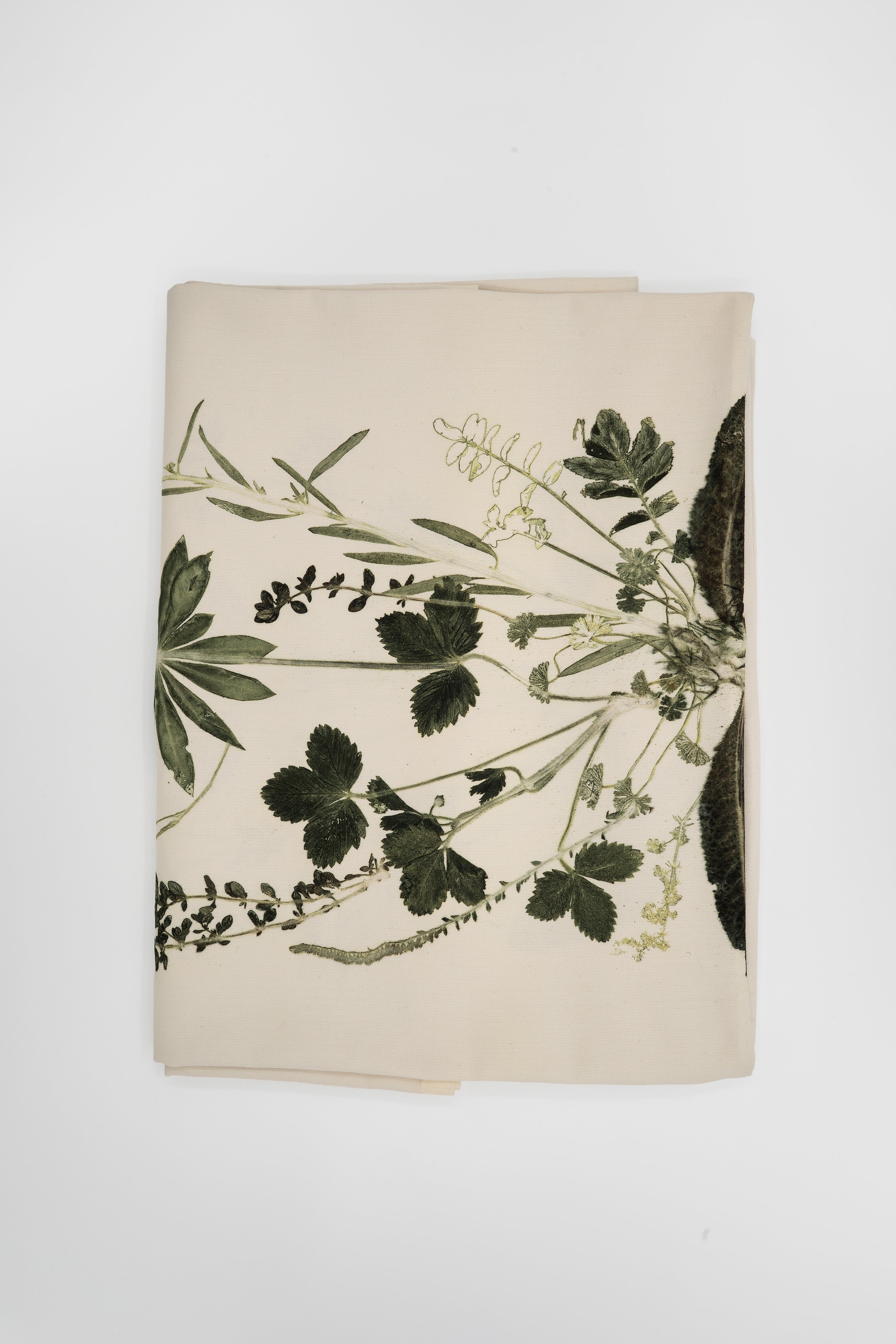 VON LINNÉ, Table Linen, Center Piece, Emerald Green