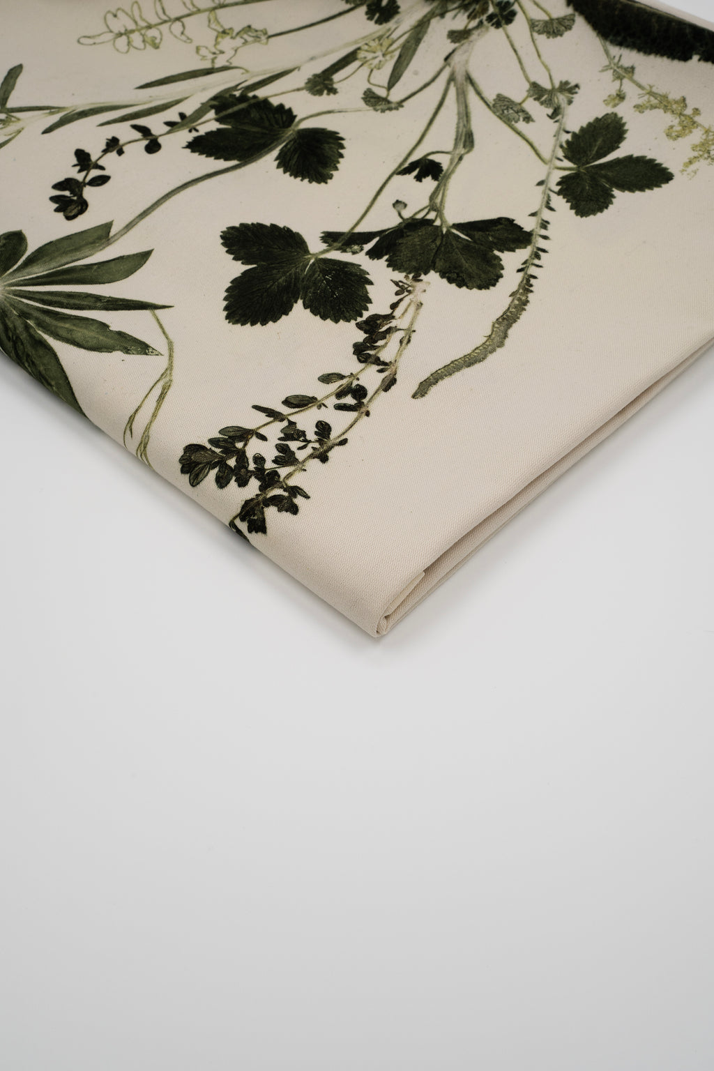 VON LINNÉ, Table Linen, Center Piece, Emerald Green