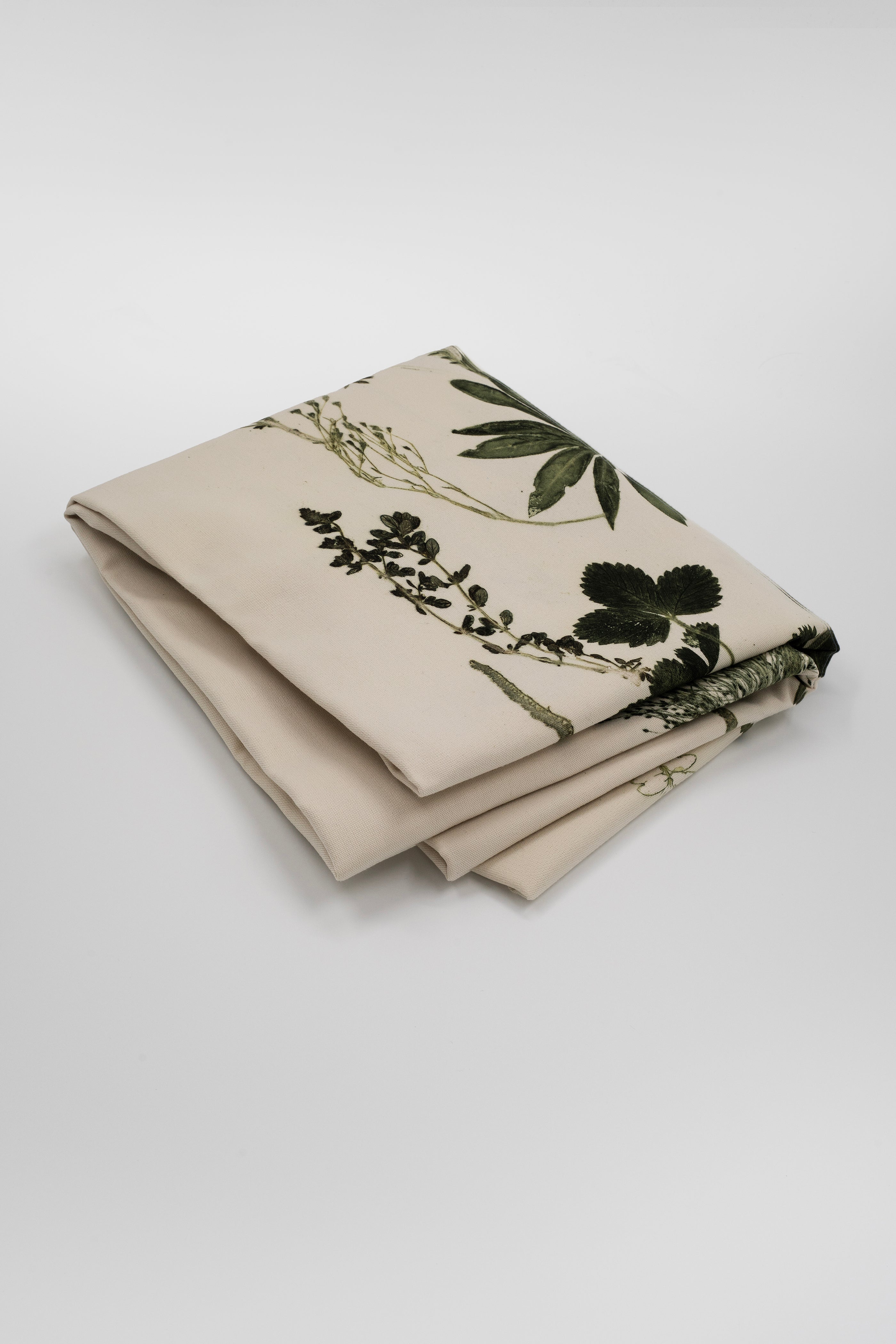 VON LINNÉ, Table Linen, Center Piece, Emerald Green