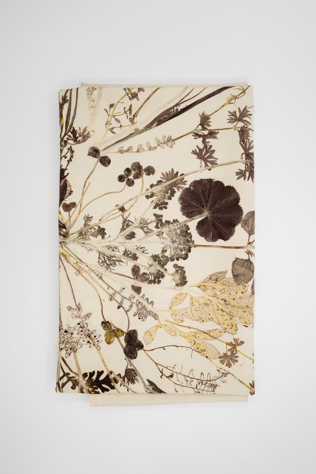 VON LINNÉ, Table Linen, Center Piece, Pale Purple