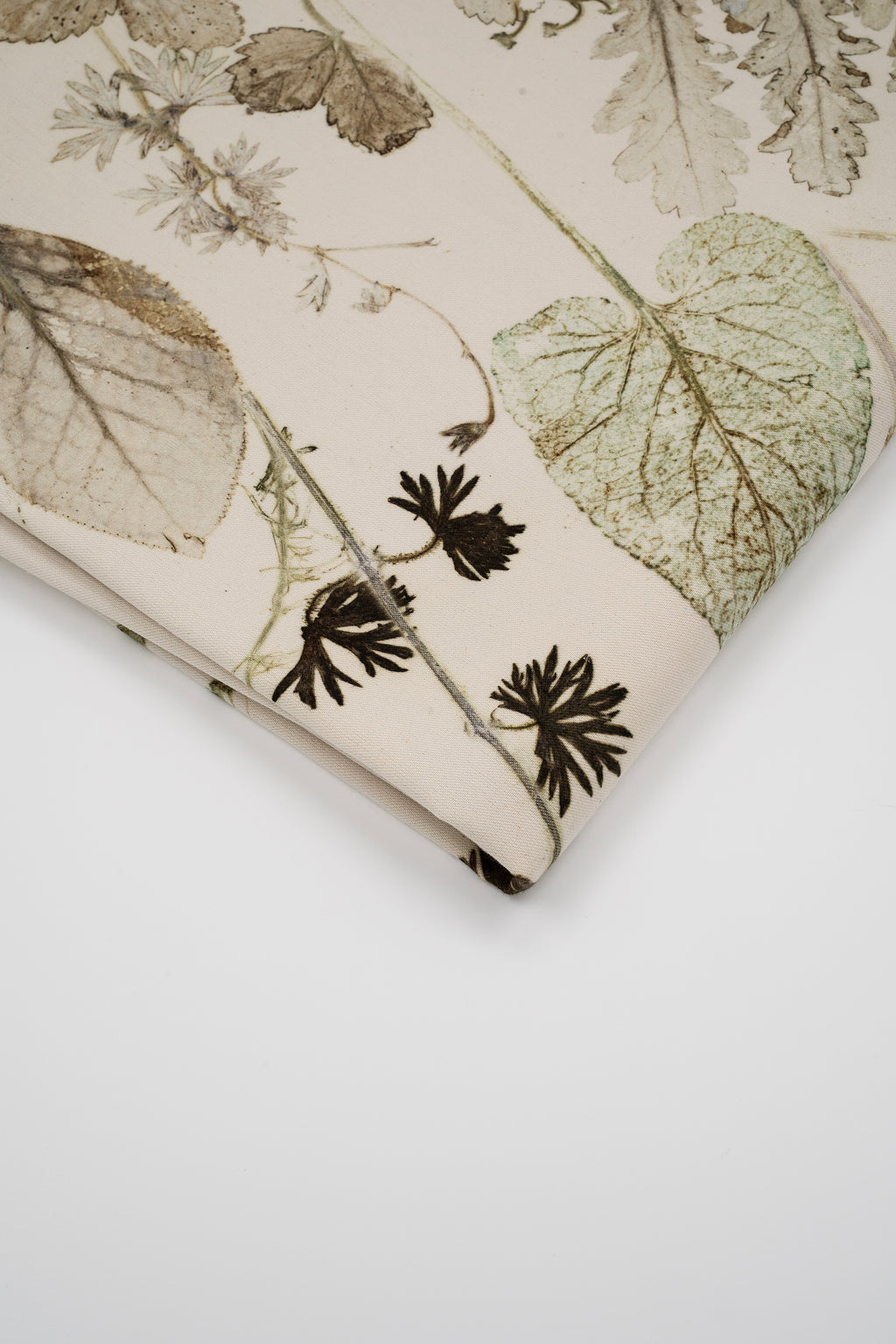 VON LINNÉ, Table Linen, Center Piece, Ghost Grey, Large