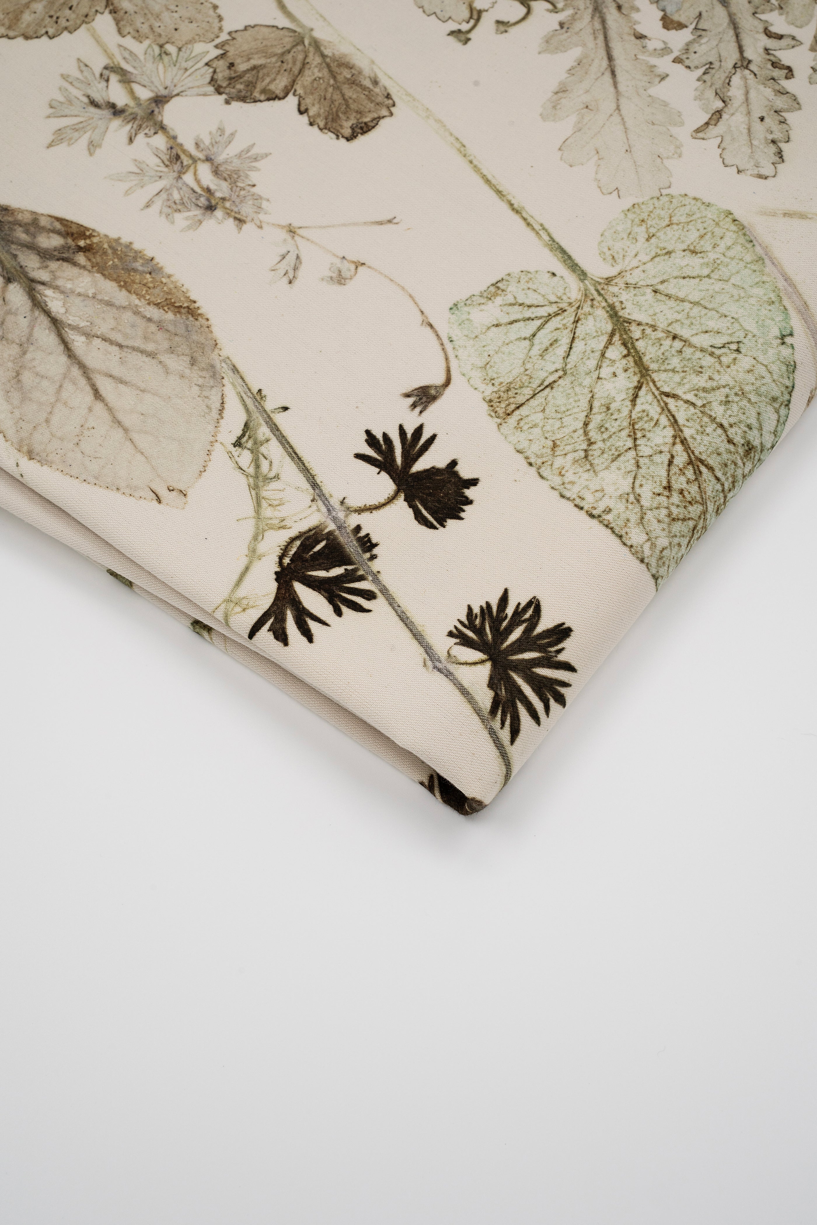 VON LINNÉ, Table Linen, Center Piece, Ghost Grey, Large