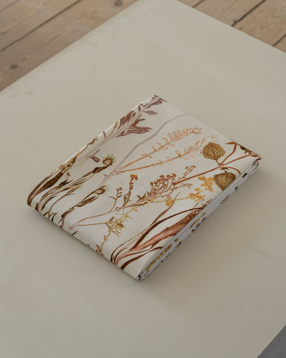VON LINNÉ, Table Linen, Line of Leaves, Rusty Terracotta