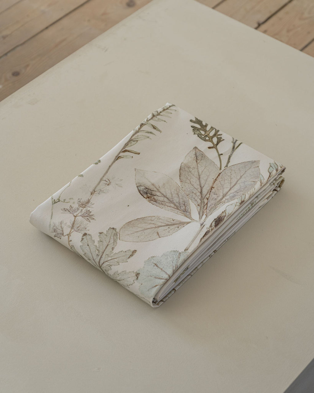 VON LINNÉ, Table Linen, Center Piece, Ghost Grey, Large