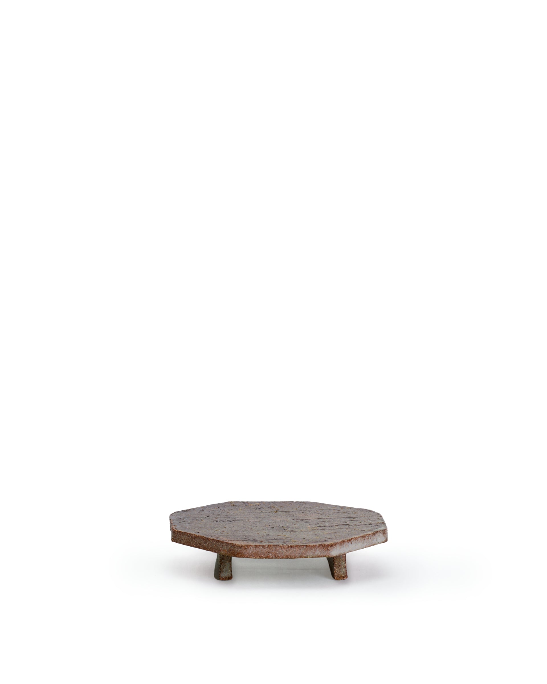 Roxy, Tray on Piedestal, 02, Mottled Brown