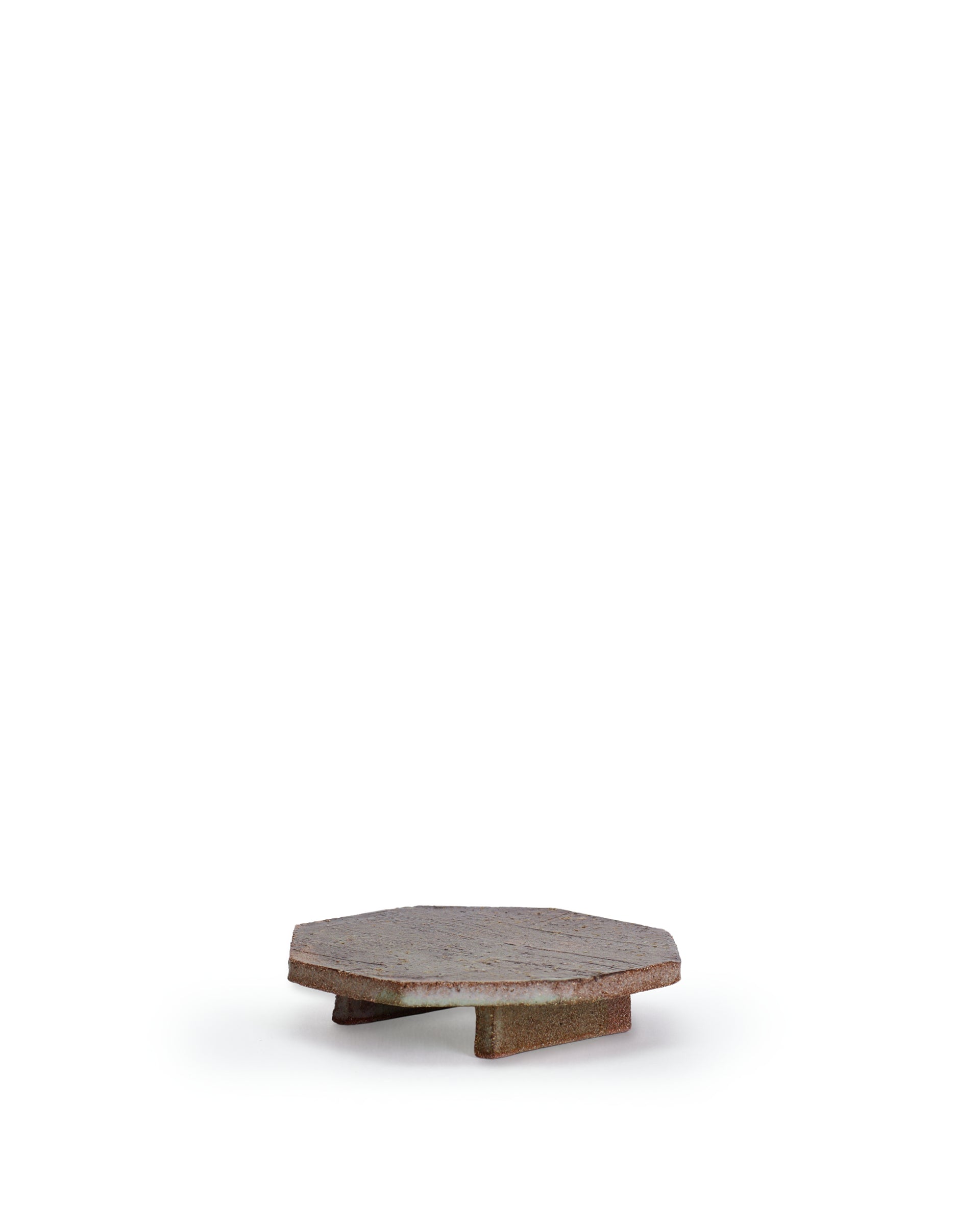 Roxy, Tray on Piedestal, 02, Mottled Brown